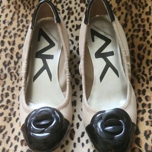 Anne Klein Cream and Black Heels Elegant Design
